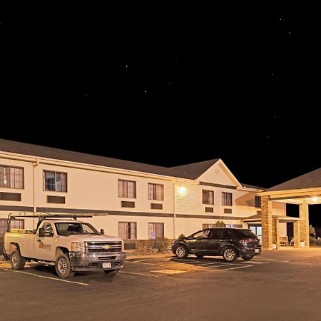 Super 8 By Wyndham Defiance Otel Dış mekan fotoğraf